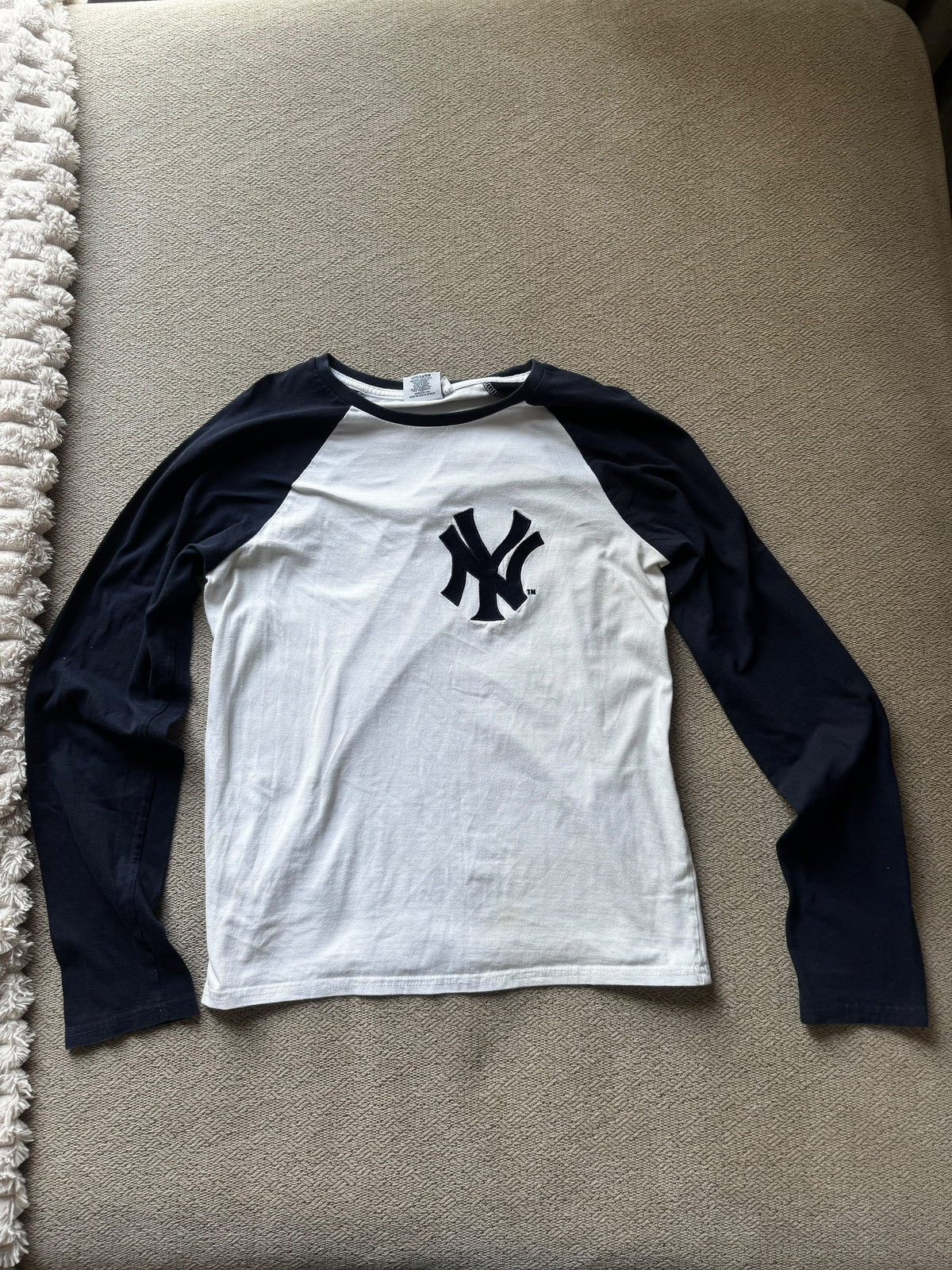 New York Yankees Long Sleeve Raglan Baseball Shirt – White & Navy UNISEX