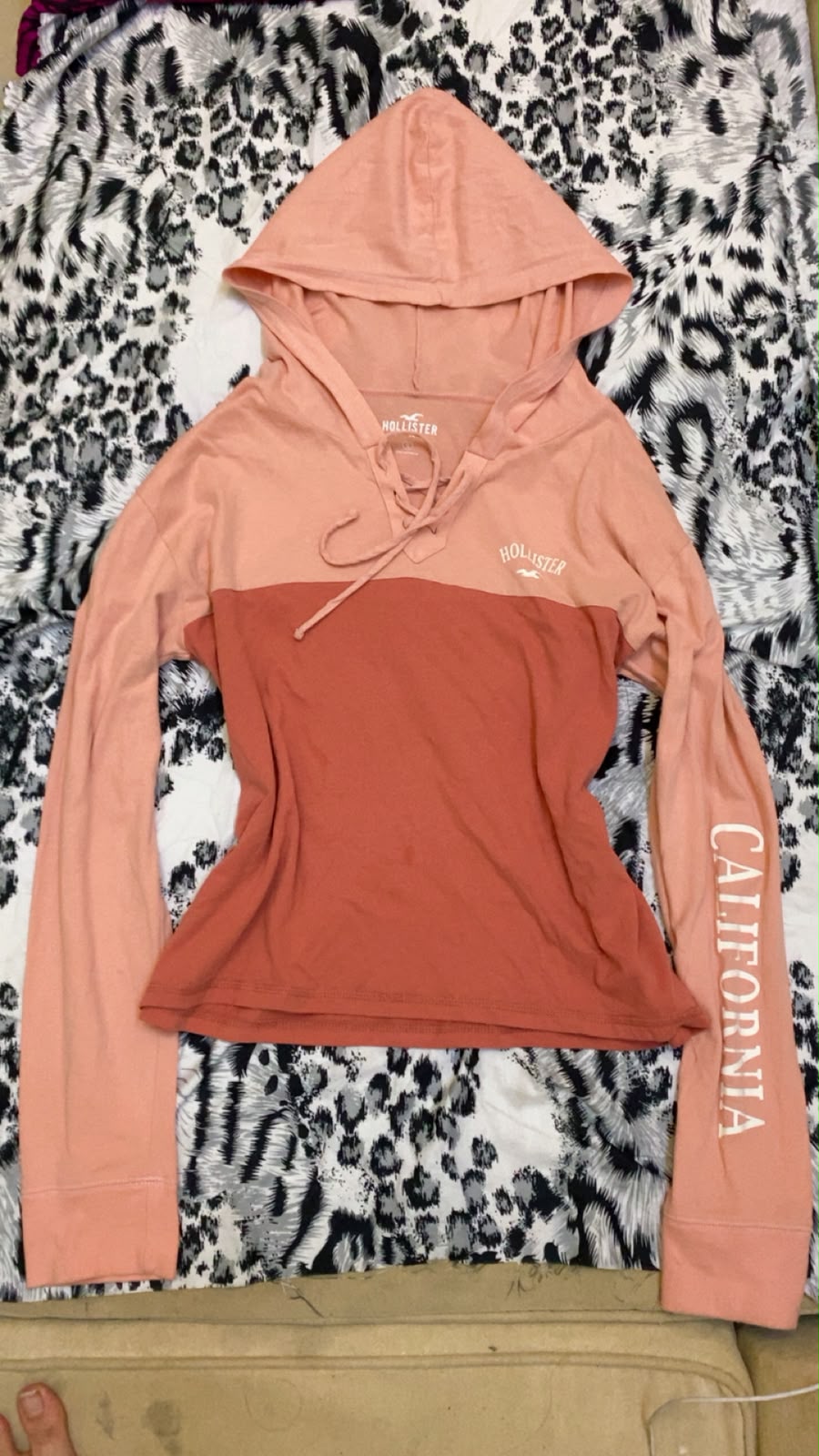 Hollister Women's Colorblock Lightweight Lace-Up Hoodie – Pink & Terracotta