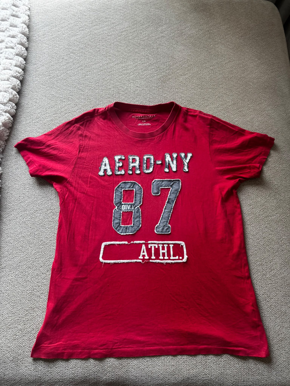 Aéropostale Men's Graphic T-Shirt – Red